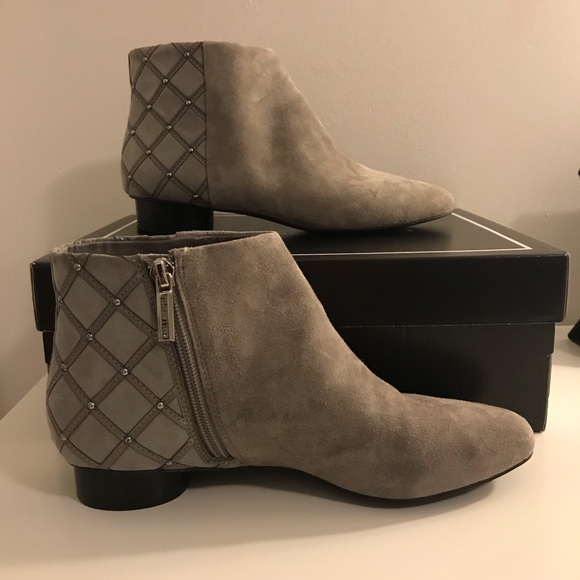NWOT heeled ankle boots - Picture 5 of 9